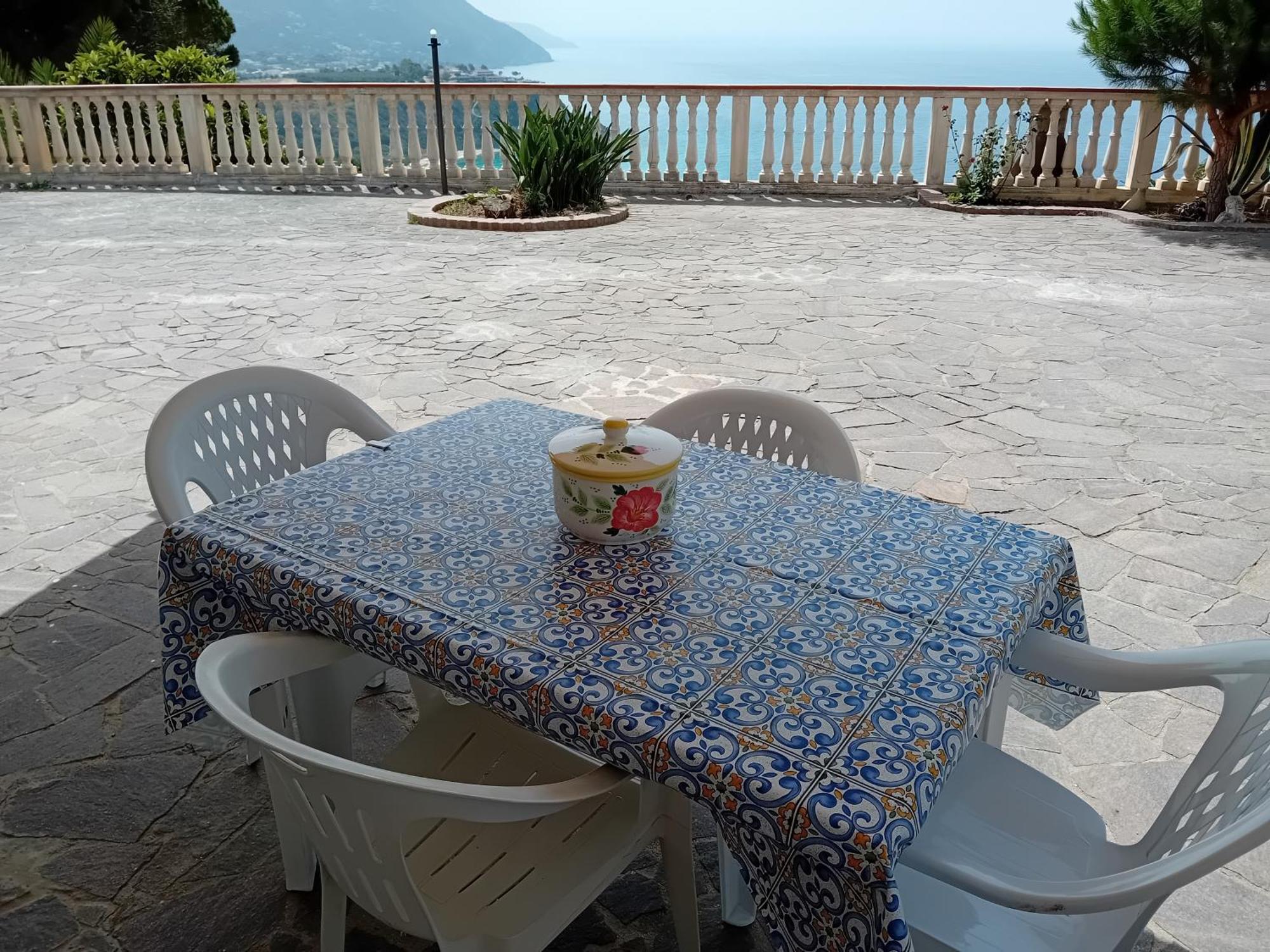 Villamargherita Capo Vaticano Luaran gambar