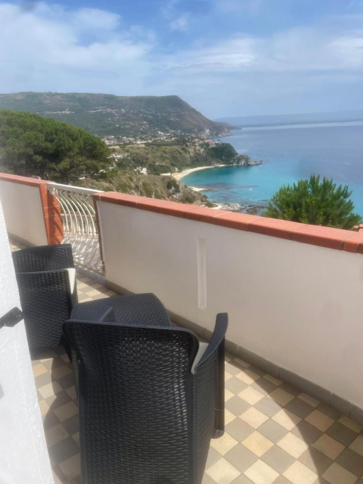 Villamargherita Capo Vaticano Luaran gambar