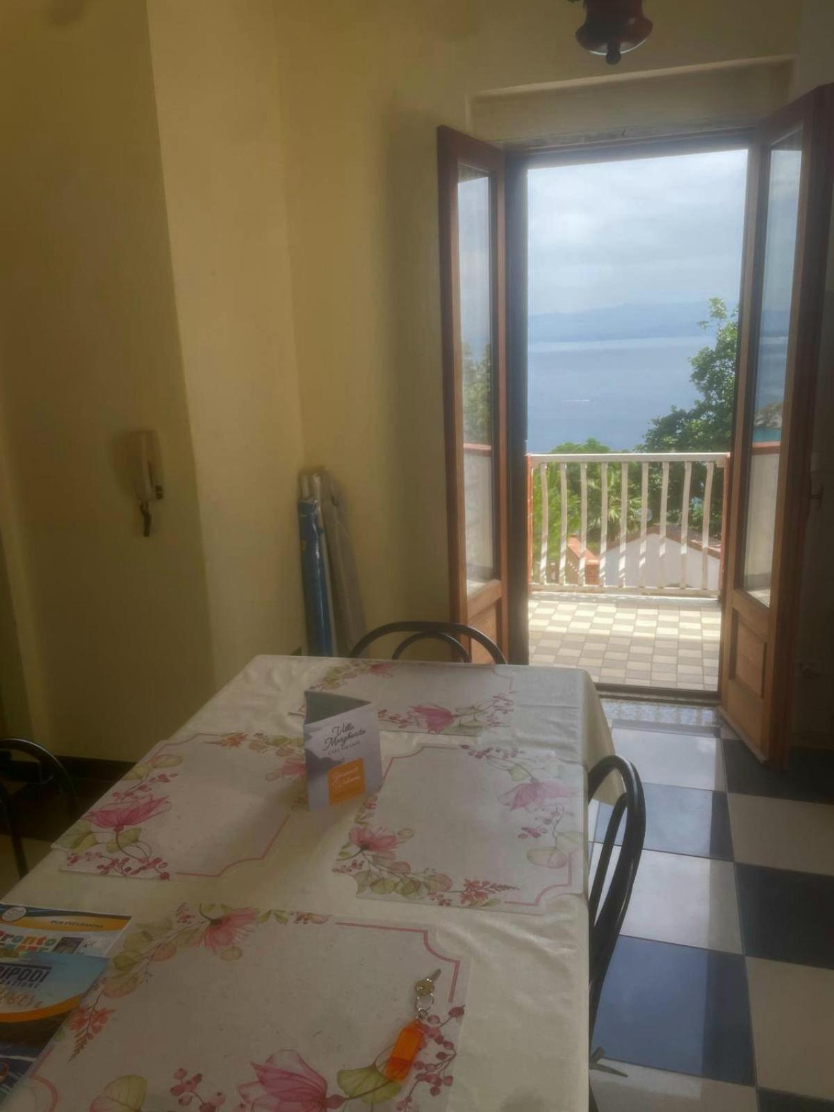 Villamargherita Capo Vaticano Luaran gambar