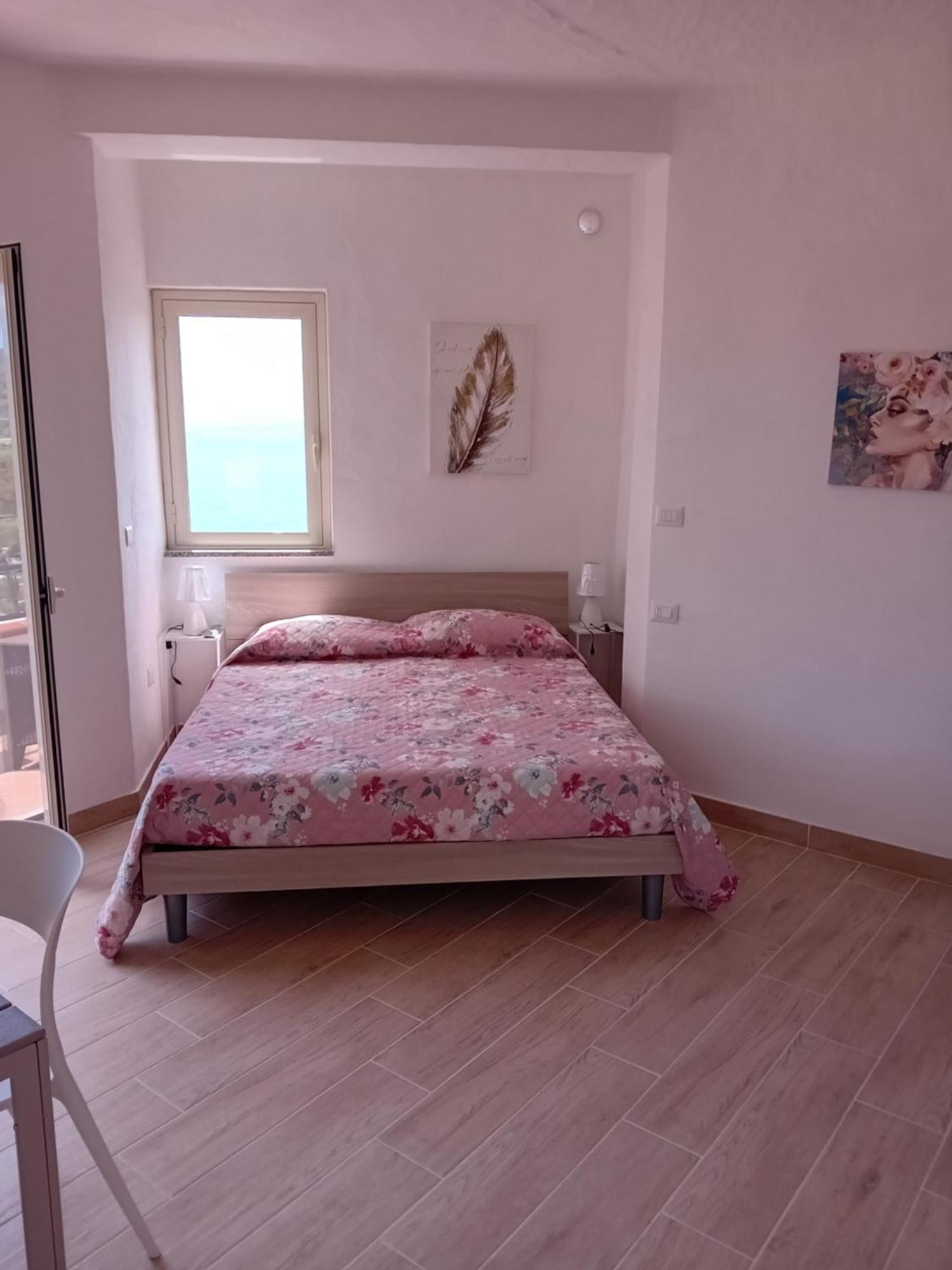 Villamargherita Capo Vaticano Luaran gambar