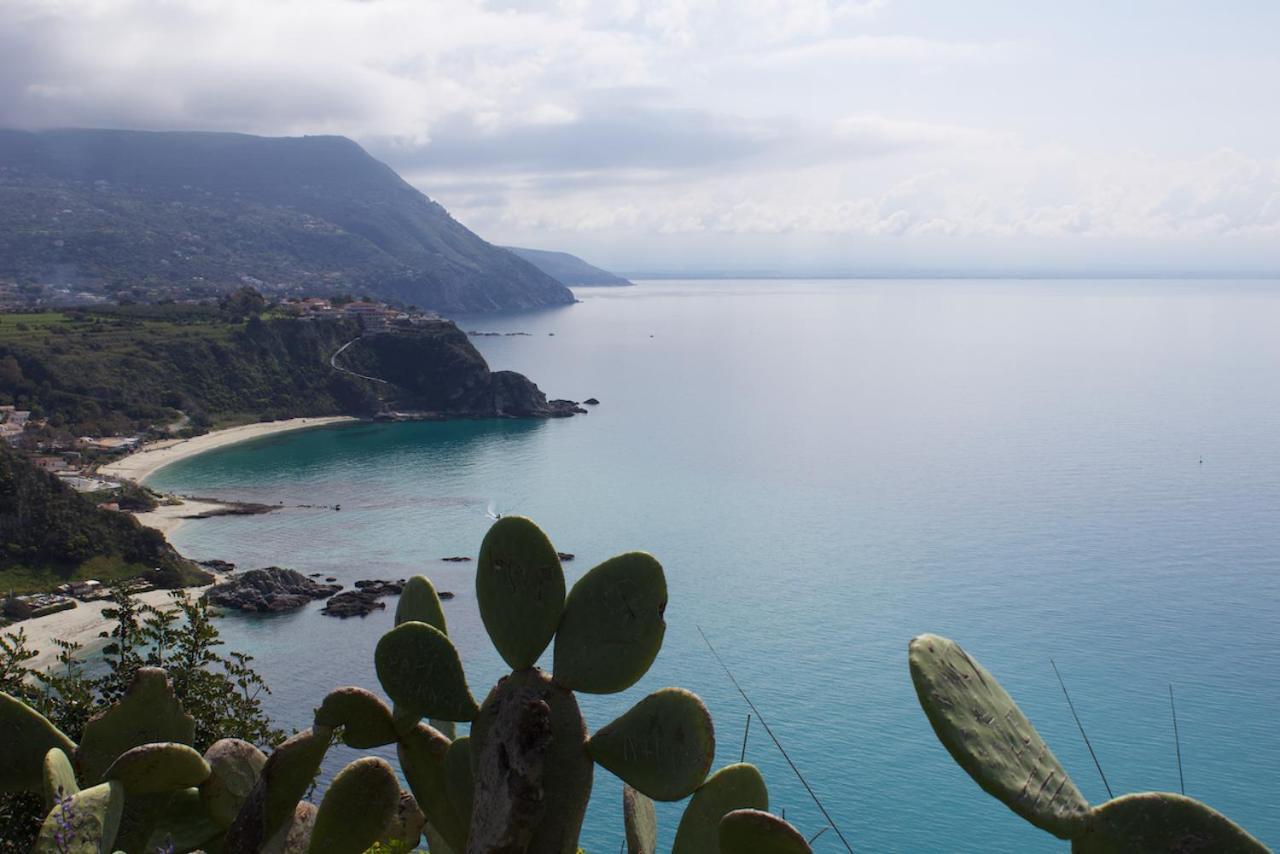 Villamargherita Capo Vaticano Luaran gambar