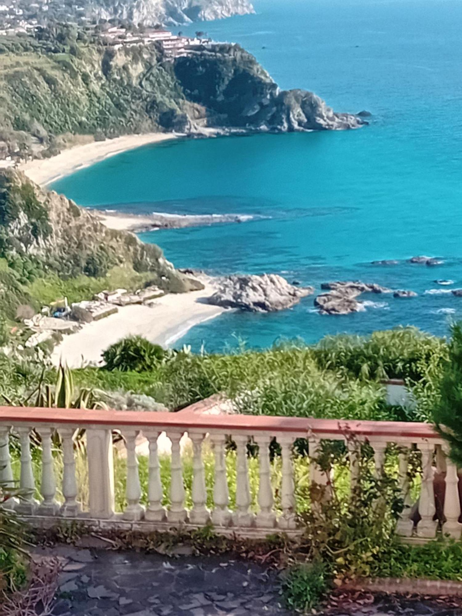 Villamargherita Capo Vaticano Luaran gambar