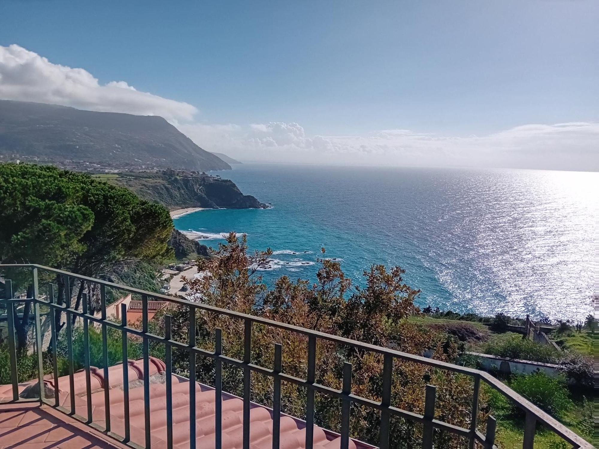 Villamargherita Capo Vaticano Luaran gambar
