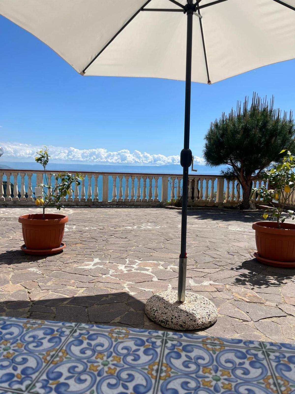 Villamargherita Capo Vaticano Luaran gambar