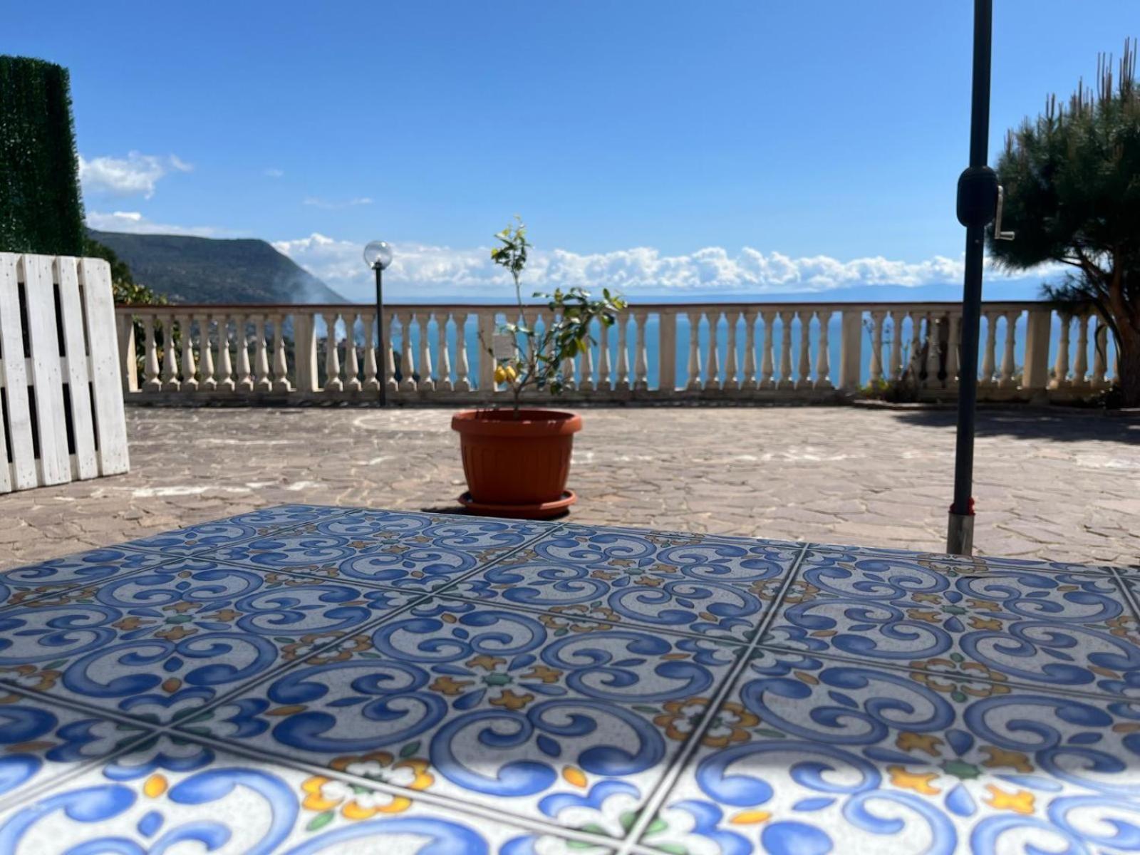 Villamargherita Capo Vaticano Luaran gambar